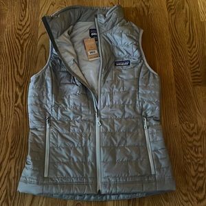 One xs grey patagonia vests